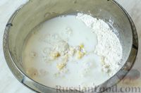 Фото приготовления рецепта: Пышные оладьи на молоке - шаг №5