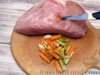 Фото приготовления рецепта: Отварной свиной окорок с картофелем - шаг №3