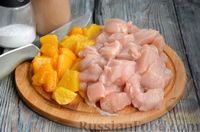 Фото приготовления рецепта: Курица с консервированными персиками в кисло-сладком соусе - шаг №11