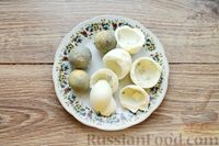 Фото приготовления рецепта: Закусочные шарики "Мимоза" с рыбными консервами, сыром и яйцами - шаг №2