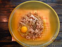 Фото приготовления рецепта: Рыбные зразы с варёными яйцами и зелёным луком - шаг №10
