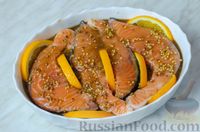 Фото приготовления рецепта: Красная рыба, запечённая в маринаде с апельсиновым джемом - шаг №6