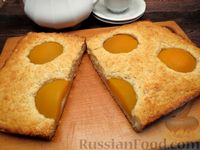 Фото приготовления рецепта: Сметанный пирог с консервированными персиками (без яиц) - шаг №9