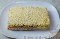 Фото приготовления рецепта: Закусочный торт "Нептун" с рыбными консервами, сыром и крекерами - шаг №12