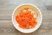 Фото приготовления рецепта: Салат с сельдереем, капустой, яблоком, морковью и апельсином - шаг №3