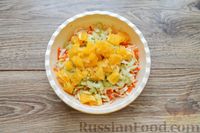 Фото приготовления рецепта: Салат с сельдереем, капустой, яблоком, морковью и апельсином - шаг №6