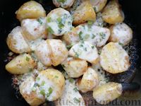Фото приготовления рецепта: Жареная отварная картошка с сыром - шаг №12