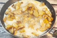 Фото приготовления рецепта: Картошка, тушенная с курицей и сливками - шаг №10
