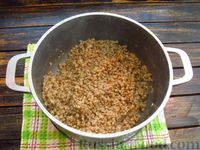 Фото приготовления рецепта: Котлеты из гречки с куриным фаршем в томатном соусе - шаг №3