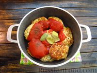 Фото приготовления рецепта: Котлеты из гречки с куриным фаршем в томатном соусе - шаг №11