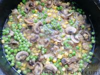Фото приготовления рецепта: Булгур с грибами, кукурузой и зелёным горошком (на сковороде) - шаг №5
