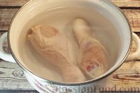 Фото приготовления рецепта: Куриный суп с лапшой и яйцом - шаг №2