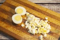 Фото приготовления рецепта: Куриный суп с лапшой и яйцом - шаг №12
