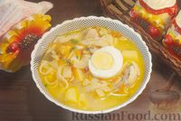 Фото приготовления рецепта: Куриный суп с лапшой и яйцом - шаг №16