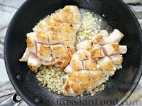 Фото приготовления рецепта: Жареное куриное филе в кисло-сладком соусе - шаг №7