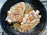 Фото приготовления рецепта: Жареное куриное филе в кисло-сладком соусе - шаг №8