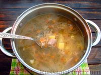 Фото приготовления рецепта: Суп «Рыжик» с жареной вермишелью (без зажарки) - шаг №15
