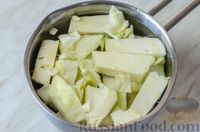 Фото приготовления рецепта: Суп с галушками из капусты - шаг №3