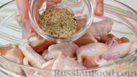 Фото приготовления рецепта: Запечённые куриные крылышки в духовке - шаг №2