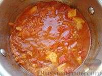 Фото приготовления рецепта: Индейка, тушенная с овощами в томатном соусе - шаг №6