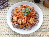 Фото приготовления рецепта: Индейка, тушенная с овощами в томатном соусе - шаг №8
