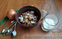 Фото приготовления рецепта: Морепродукты в сметанном соусе с луком и чесноком - шаг №1