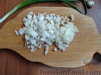 Фото приготовления рецепта: Морепродукты в сметанном соусе с луком и чесноком - шаг №2
