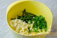 Фото приготовления рецепта: Салат из стручковой фасоли с плавленым сыром и яйцами - шаг №7