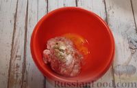 Фото приготовления рецепта: Биточки из фарша с помидорами и сыром - шаг №2