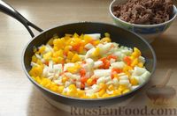 Фото приготовления рецепта: Томатный суп с фаршем и овощами - шаг №5