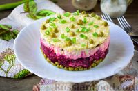 Фото приготовления рецепта: Слоёный салат со свёклой, солёными огурцами, сыром и зелёным горошком - шаг №20