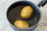 Фото приготовления рецепта: Картофельный салат с маринованными шампиньонами и солёными огурцами - шаг №2
