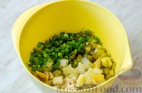 Фото приготовления рецепта: Картофельный салат с маринованными шампиньонами и солёными огурцами - шаг №7