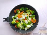 Фото приготовления рецепта: Фриттата с замороженными овощами - шаг №6