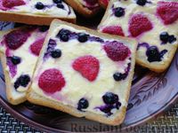 Фото к рецепту: Ленивые "ватрушки" из хлеба с творогом и ягодами