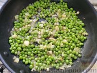 Фото приготовления рецепта: Макароны с зелёным горошком в томатно-сырном соусе - шаг №5
