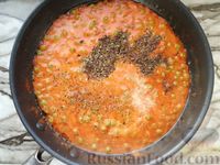 Фото приготовления рецепта: Макароны с зелёным горошком в томатно-сырном соусе - шаг №9