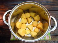 Фото приготовления рецепта: Картофельные клёцки с жареным луком - шаг №2