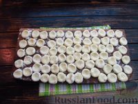 Фото приготовления рецепта: Картофельные клёцки с жареным луком - шаг №14