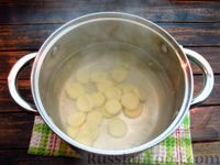 Фото приготовления рецепта: Картофельные клёцки с жареным луком - шаг №15