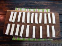 Фото приготовления рецепта: Сырные палочки, запечённые в духовке - шаг №2