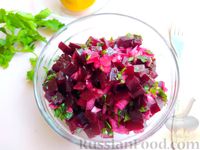 Фото к рецепту: Салат из свёклы с восточным вкусом