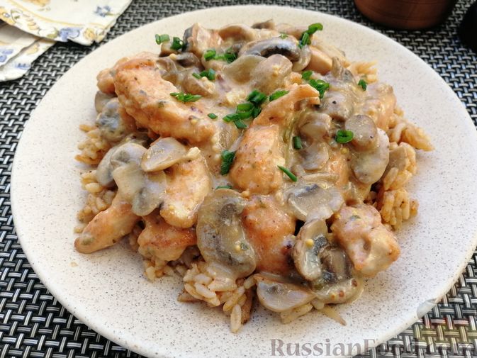 Полноценный обед: тушеная курица с грибами и луком - рецепт и советы