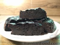 Фото приготовления рецепта: Шоколадный пирог без сахара и муки - шаг №8