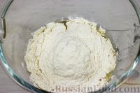 Фото приготовления рецепта: Жареные пирожки с квашеной капустой - шаг №6
