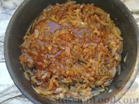 Фото приготовления рецепта: Куриные окорочка с рисом и соевым соусом, на сковороде - шаг №8