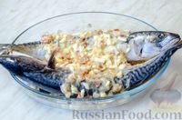 Фото приготовления рецепта: Рыбный пирог "Старгейзи" с беконом, яйцами и луком - шаг №27