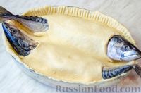 Фото приготовления рецепта: Рыбный пирог "Старгейзи" с беконом, яйцами и луком - шаг №29