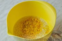 Фото приготовления рецепта: Постный апельсиновый пирог с изюмом и орехами, на соке и растительном масле - шаг №8