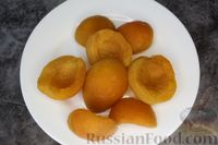 Фото приготовления рецепта: Манная запеканка с консервированными абрикосами - шаг №6